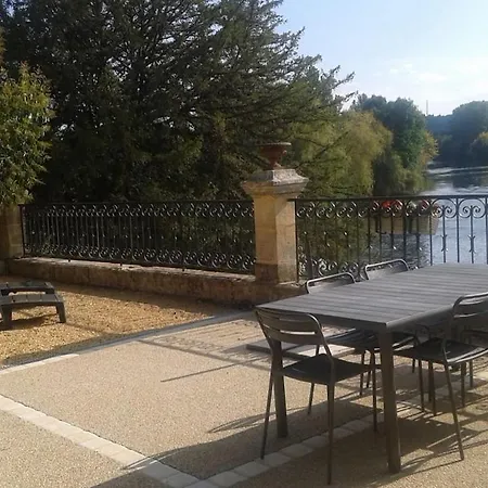 Vezere Vue - Town Centre - Unspoilt River Views Semesterbostad Le Bugue